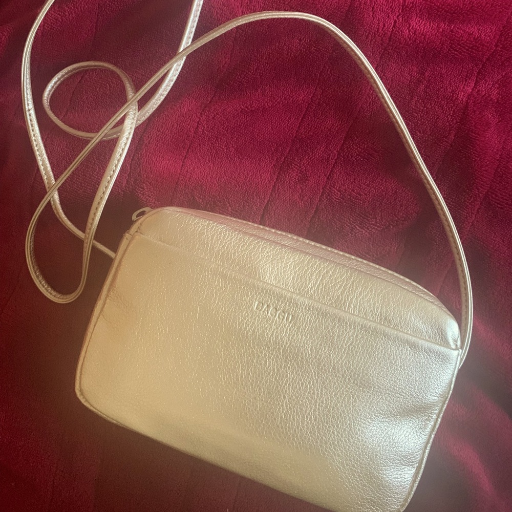 NWT BAGGU platinum mini purse